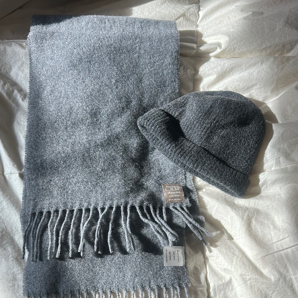 Wool scarf and cashmere beanie